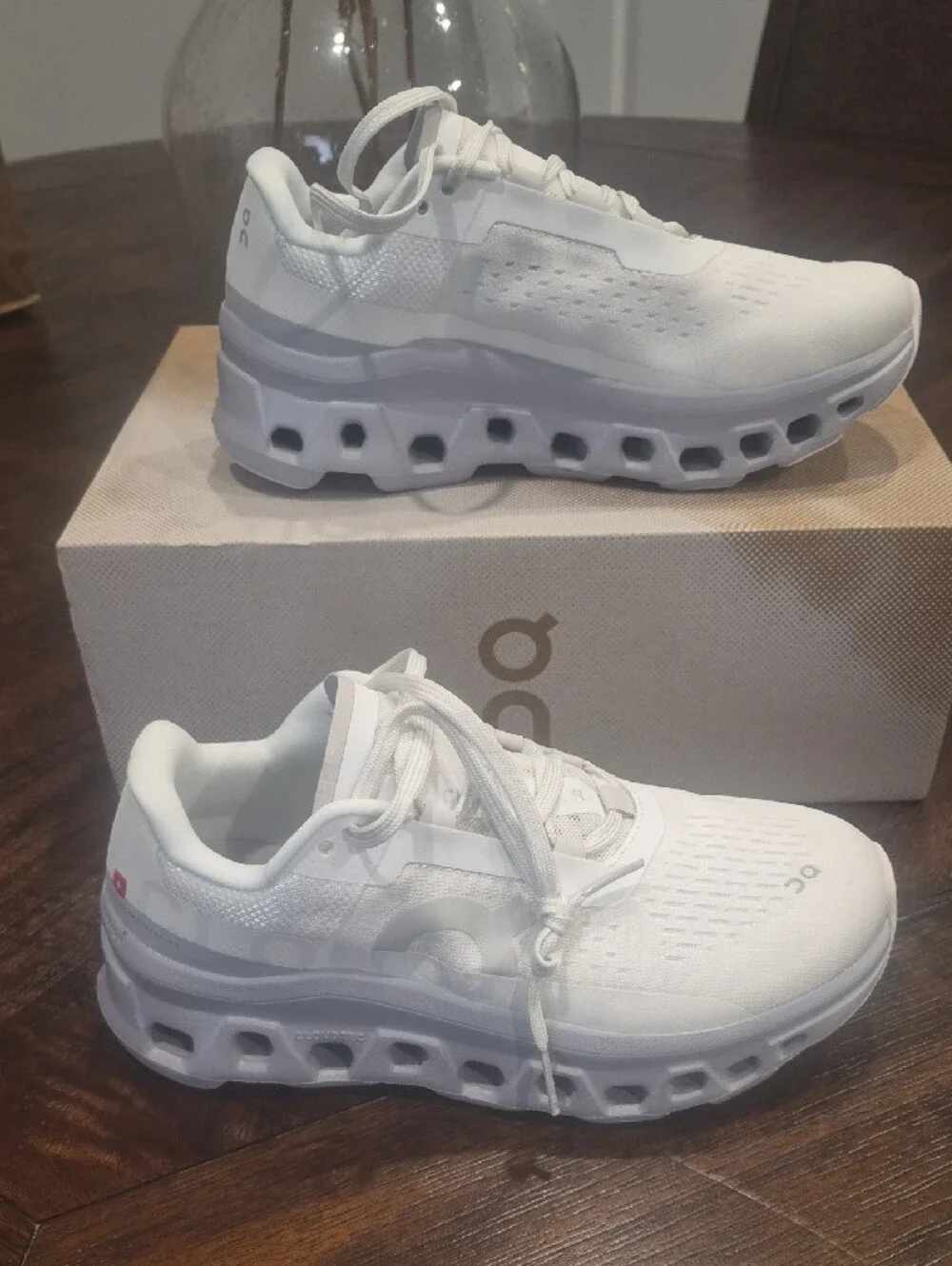 “New Women’s On Cloudmonster Size 6 White Gray Running Shoes - Picture 5 of 10